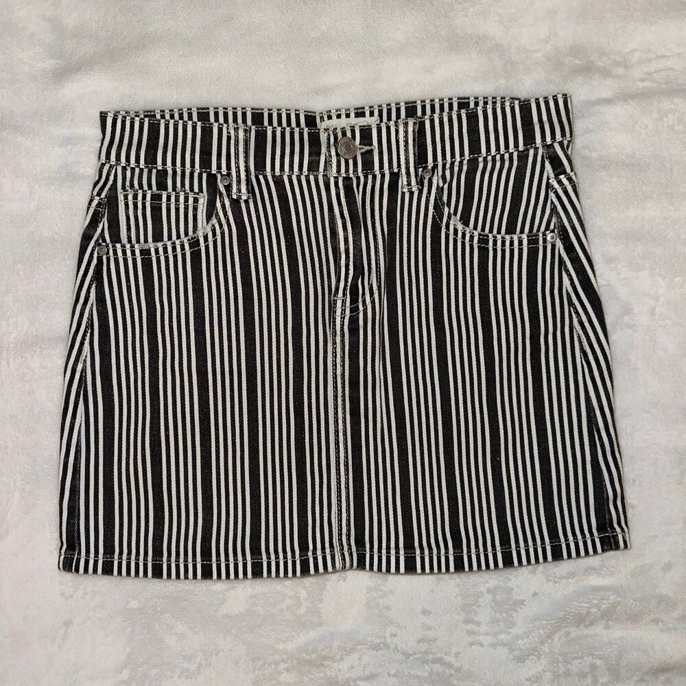 Sky and Sparrow Juniors Size 3 Denim Mini Skirt Gray White Vertical Stripes EUC